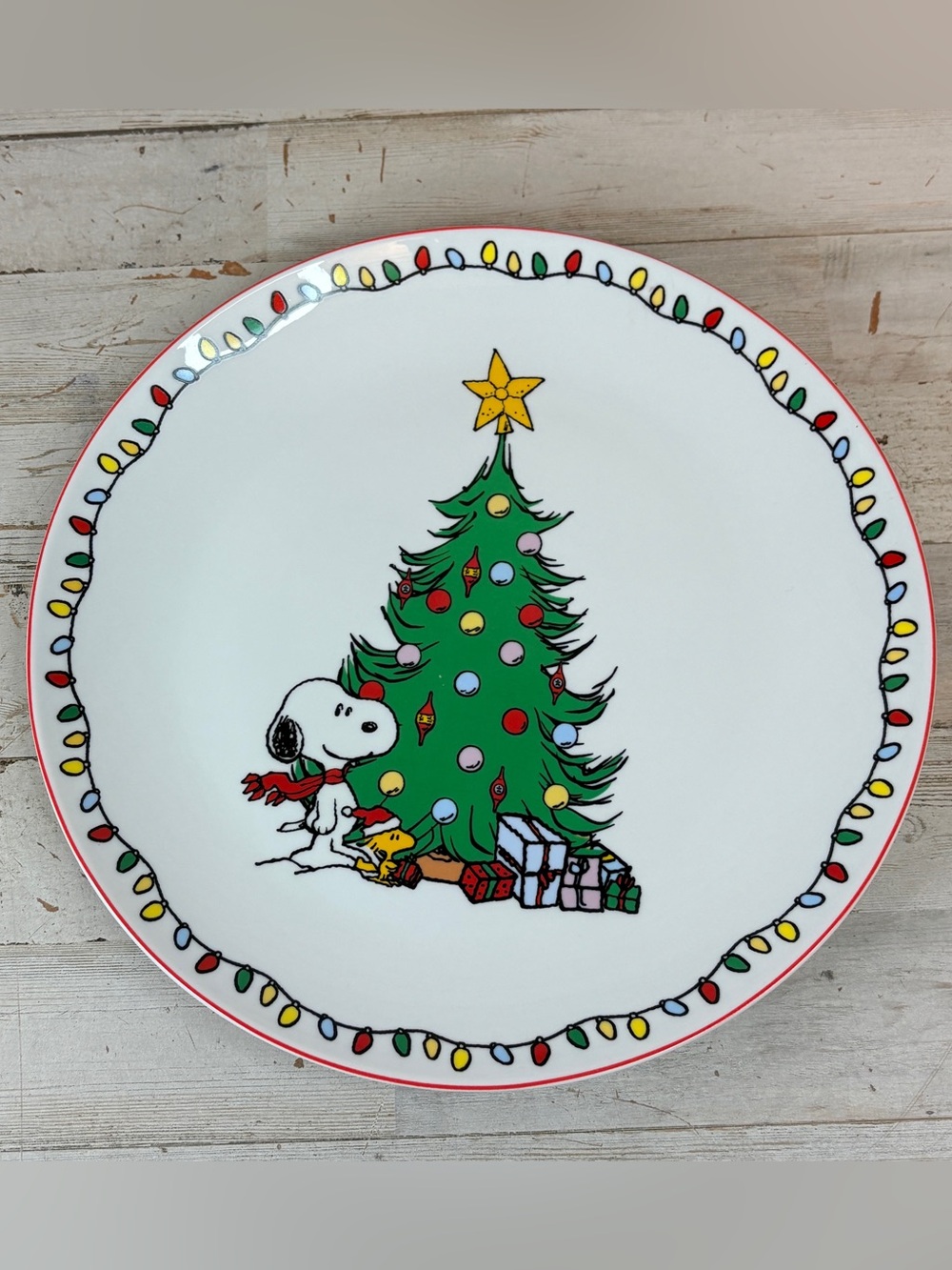 Snoopy Woodstock Dinner Plates 10.5" Christmas Tree Peanuts Gibson Charlie Brown